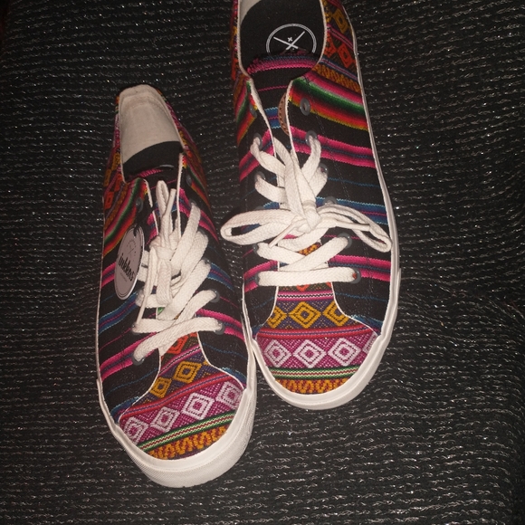 EXCEPTIONAL PAIR OF "INKKAS" HANDMADE WORLD WEAR SPECTRUM SNEAKERS - Picture 3 of 14